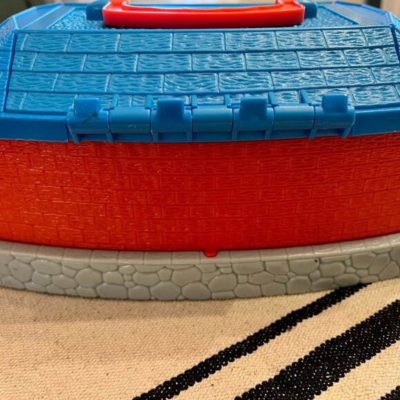 Thomas the Train & Friends Take Along Play Roundhouse Station Portable Toy 2002 - Picture 4 of 8